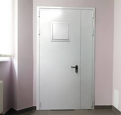 Полуторная дверь со стыковочным узлом