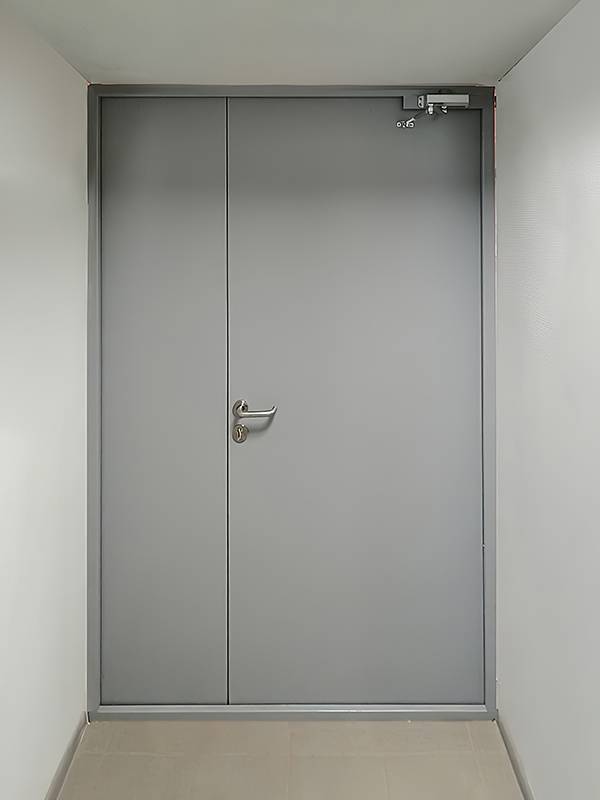 Внутренняя сторона полуторной двери Внутренняя сторона полуторной двери