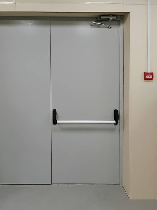 Внутренняя сторона полуторной двери